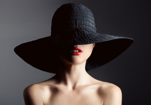 Women’s Hats Etiquette: Fashion Dos And Don’ts When Wearing One